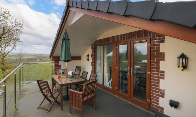 Umberleigh Cabaña | SCENIC VIEWS, family friendly in High Bickington