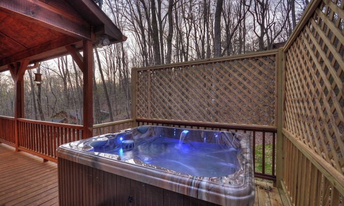 Morganton Cabina | Scenic Views, Hot Tub Soaks, Firepit Roasts, Cookouts & Nearby Adventures - Cardinal's Crossing