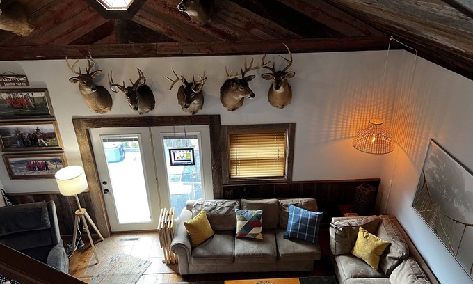 Elroy Casa | Scenic views on 20 acres! The Family Cabin awaits. Sleeps 10
