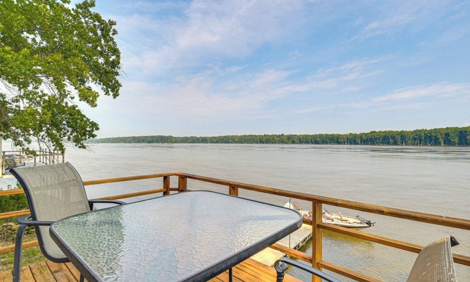 Fulton Cabina | Riverfront Fulton Vacation Rental w/ Deck & Grill!
