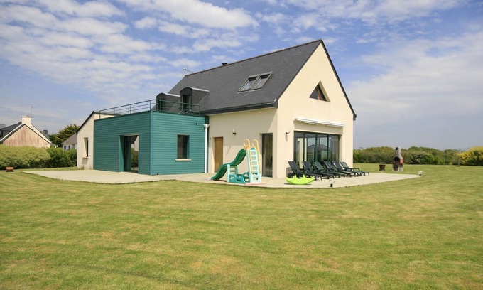 Kerherou Villa | Scenic villa in Moëlan sur mer with sauna