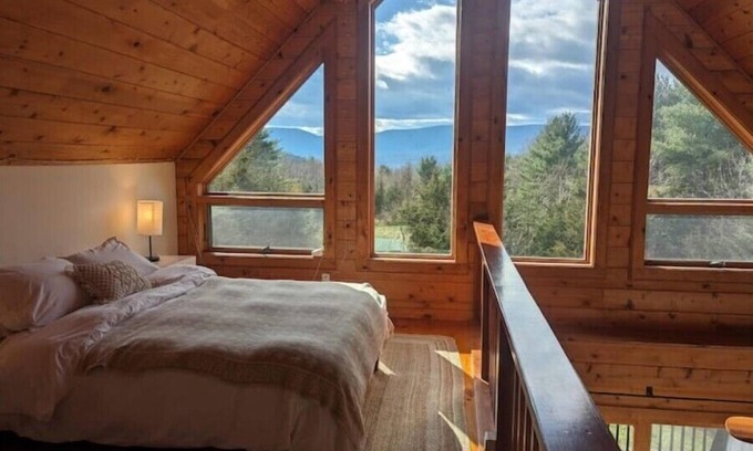 Prattsville Cabina | Scenic Vistas Chalet: Fire pit, Deck, AC, Grills