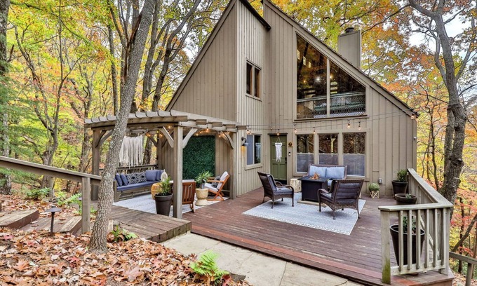 Big Canoe Casa | Scenic Vistas, Family Cookouts, Fireside Sips, Foosball Tournaments & Golf Swings - Good Times