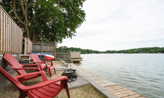 Brockton Cabaña | Scenic Waterfront Cottage Retreat - Firepit & BBQ