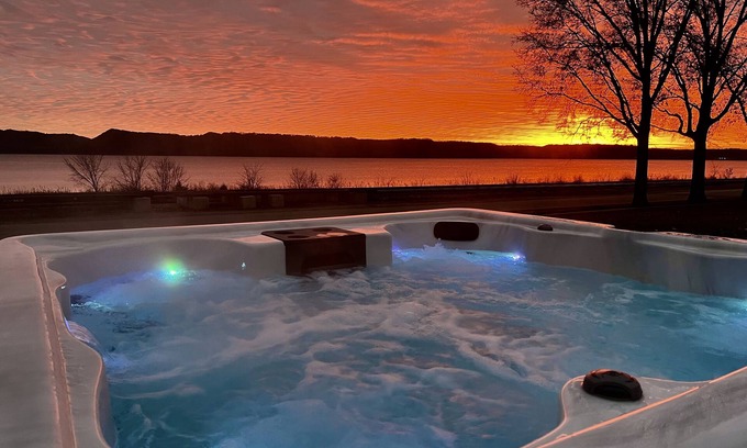 Pepin Casa | Scenic, waterfront home on Lake Pepin with HOT TUB