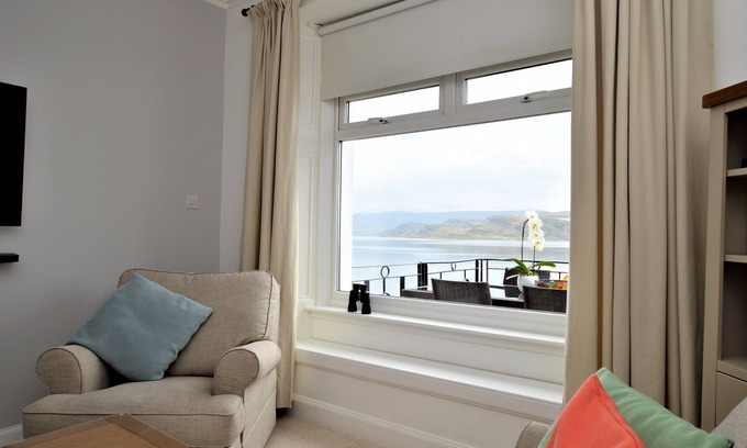 Tighnabruaich Apartamento | Scenic waterfront location, coastal retreat boasts spectacular sea views, sleeps 4