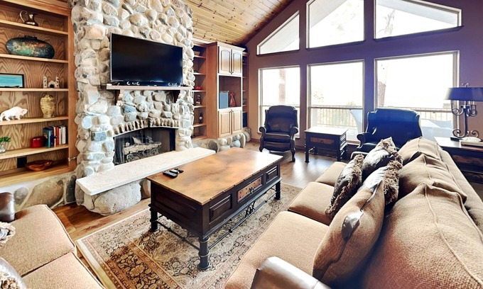 Alto Casa | Scenic Wine Down | Luxe Mountain Retreat + Views & Hot Tub!