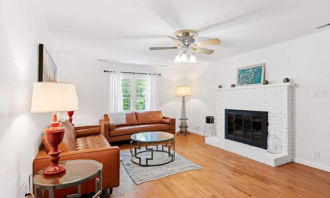 Imperial Casa | scent-free stay - spacious , big yard and safe neighborhood