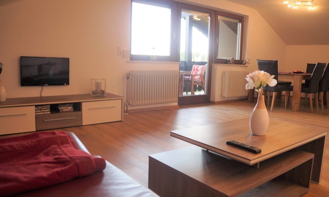 Stubenberg Apartamento | Schöne Dreizimmerwohnung mit Balkon und Alpenblick