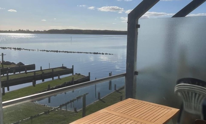 Maasholm Apartamento | Schleiseits vacation apartment directly on the water
