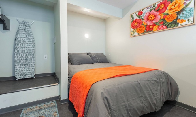 South Kansas City Apartamento | Scholars Row 109 - Studio Suite!
