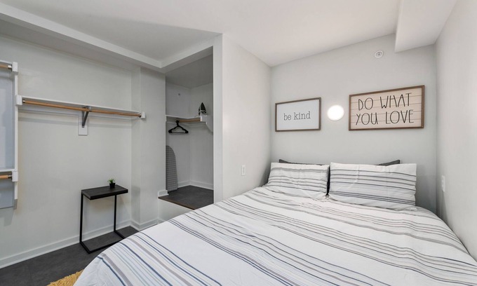 South Kansas City Apartamento | Scholars Row 207 - Studio Suite!
