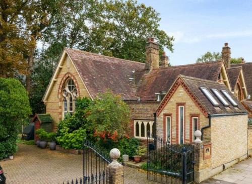 Plaistow and Sundridge Casa | School Cottage conversion