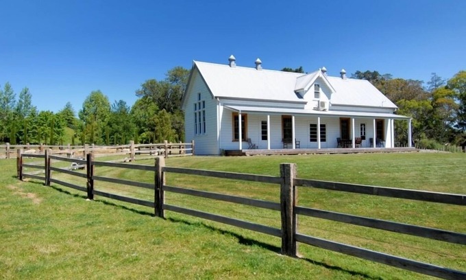 Kahuranaki Otro | The School House - Riverside Luxury
