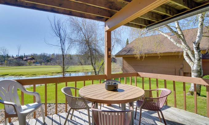 Mancelona Condominio | Schuss Mountain Resort Condo: Steps to Golf!