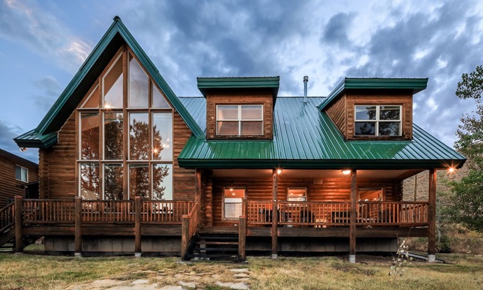 Helper Cabina | Scofield Cabin Retreat