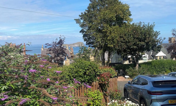 North Berwick Casa | Scotlands most loved costal town-4 bed detached home and garden. Golf, beaches