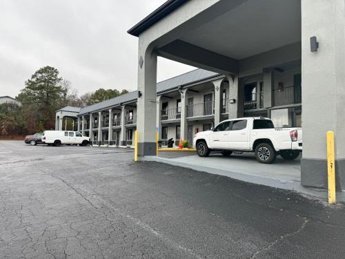 Locust Grove Hotel | Scottish Inns - Locust Grove