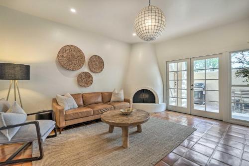 Alamos Apartamento | Scottsdale Condo with Pool Access, Near Old Town!