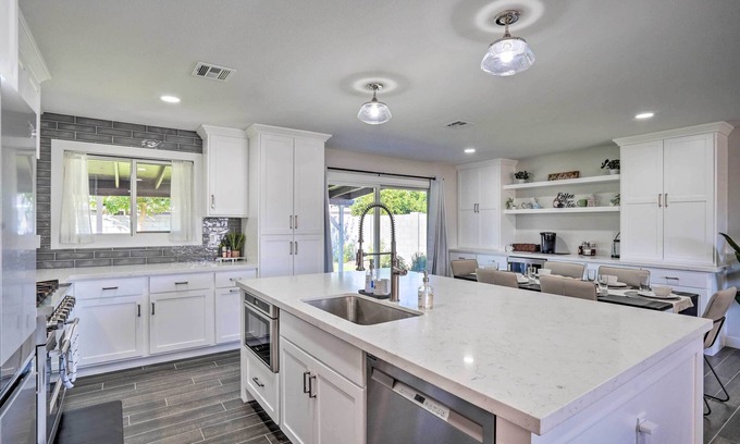 Park Scottsdale Four Casa | Scottsdale Home w/ Putting Green, 3 Mi to Old Town