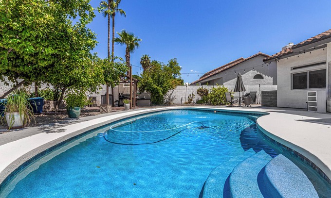 Paradise Park Vista Casa | Scottsdale Retreat 4 BR/ 3 BA # Pool #Lovely Backyard # Wifi # AC #