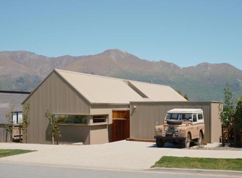 Wanaka Casa | Scout - Luxurious Interiors - Lake Views - Architecturally Designed