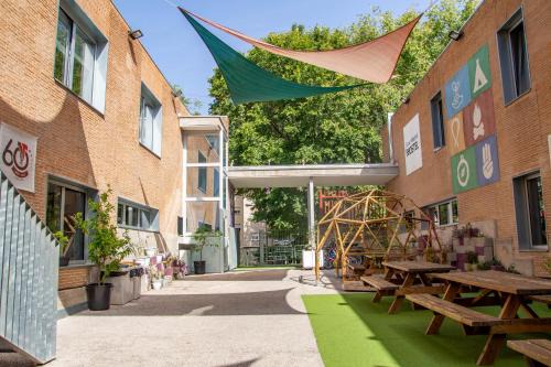 Media Legua Hostal | Scout Madrid Hostel