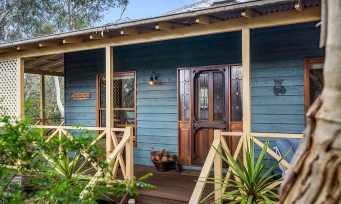 Leura Casa | Scribbly Gum