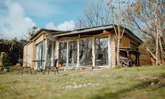 Kilgetty Cabina | Sculpted Log Cabin in the grounds of Begelly House