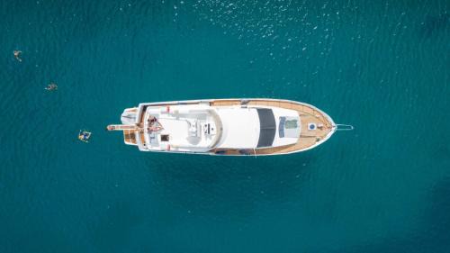 Madliena Alquiler De Eote | Sea BaronIV "BedsonBoat"