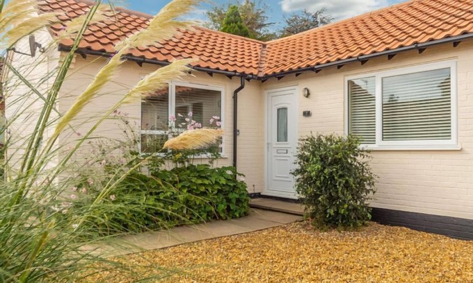 Brancaster Casa | Este súper bungalow ofrece alojamiento moderno con un jardín completamente cerrado.