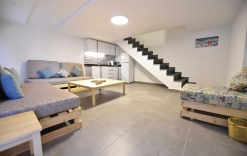 Batroun Apartamento | Sea Breeze Duplex Studio in Batroun Souk