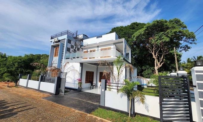 Nilaveli Villa | Sea Breeze Nilaveli Beach Villa