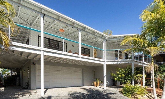 Elizabeth Beach Casa | Sea Breeze - perfect beach getaway for family, friends and pets