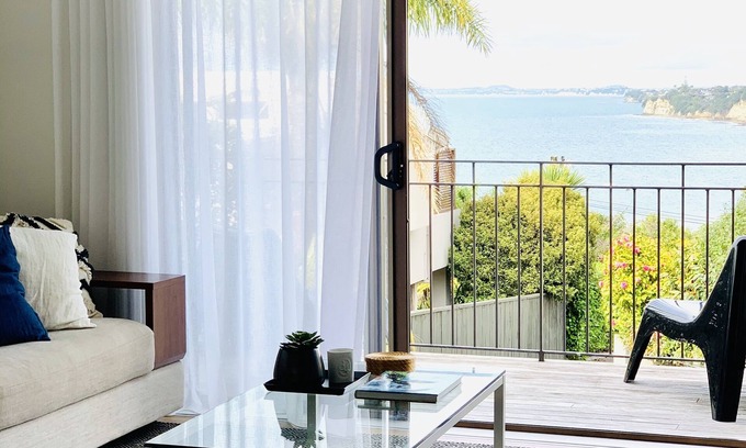 Torbay Casa | Sea Breeze - Stunning Views in a Modern Auckland Northshore Holiday Home