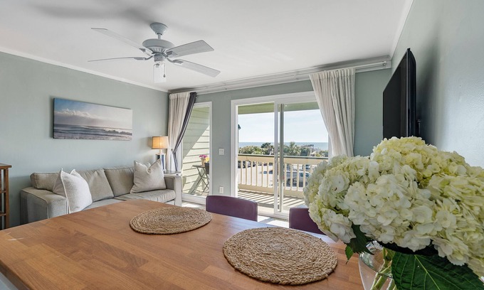Charleston County Condominio | Sea Cabin on IOP, ocean view, beach, pool access