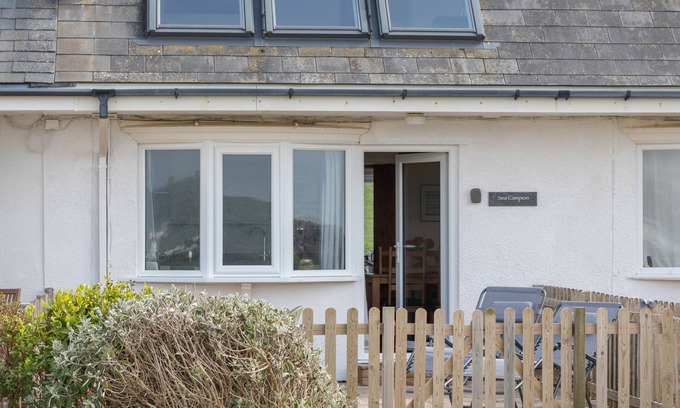 Burgh Island Cabaña | SEA CAMPION, pet friendly, character holiday cottage in Thurlestone