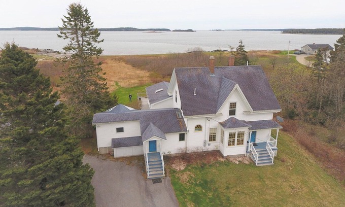 Jonesport Casa | Sea Captain's Oceanfront Home