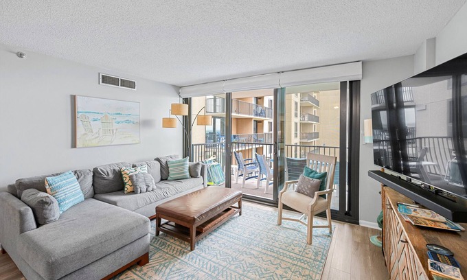Bethany Beach Condominio | Sea Colony Ocean condo with shared pools, hot tubs, beach access & balcony