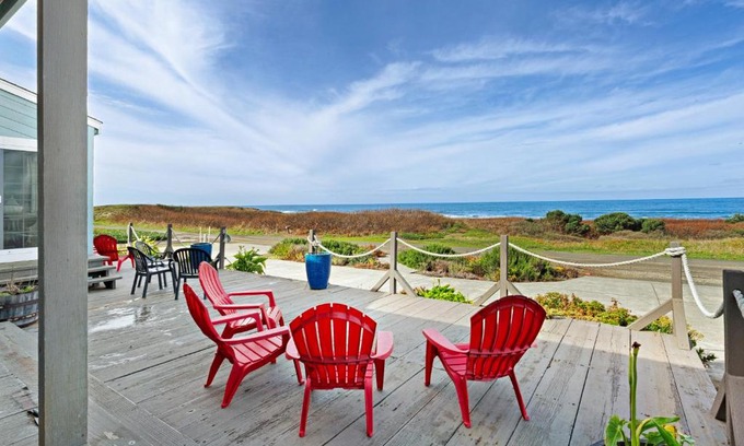 Fort Bragg Casa | Sea Dream and Sand Dollar Suite