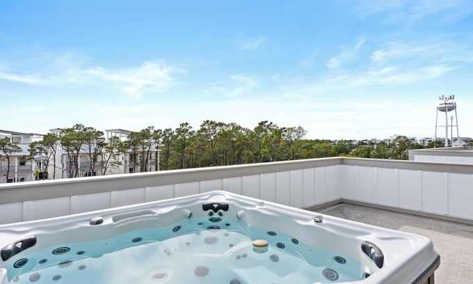 West Panama City Beach Casa | Sea Dweller by AvantStay | Rooftop Spa + Gulf View | Golf Cart, Pool