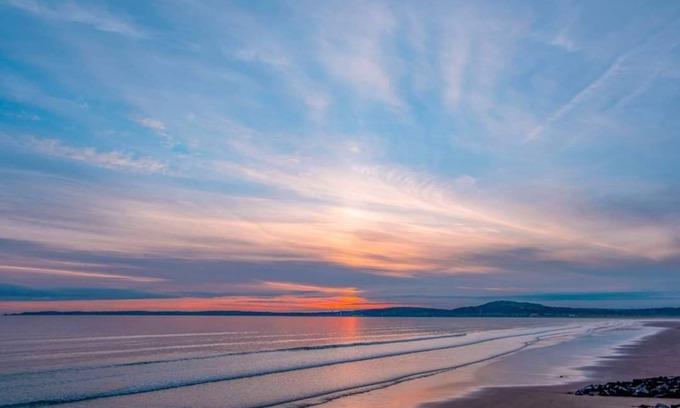Port Talbot Casa | Sea Escape spacious contemporary townhouse 1 minute from a sandy beach