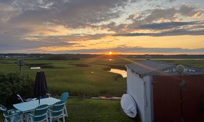 Wells Beach Cabaña | Sea Esta - 4 Bedroom cottage with best spot in Wells Beach
