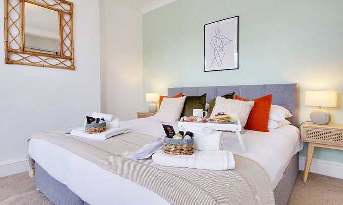 Bournemouth Casa | Sea-esta | 4BR Family Home w/ Garden, Game Room & EV Charger - Coastal Escape