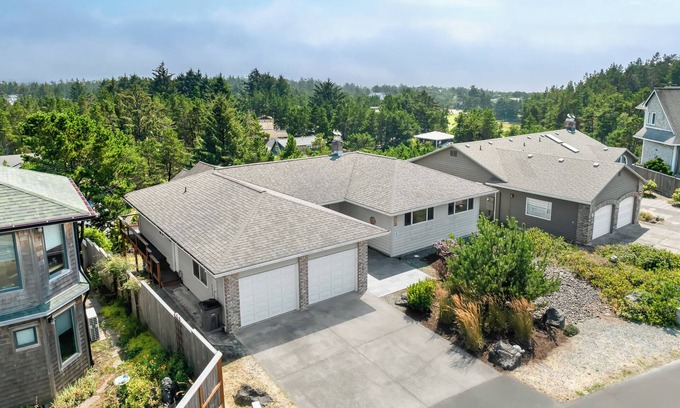 Manzanita Casa | Sea Esta MCA#465-Perfect family home w/ping pong/foosball/dogs ok-4bd/3.5 bth