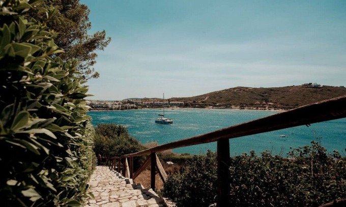Lavreotiki Apartamento | Sea-Front House with private beach, Sounio