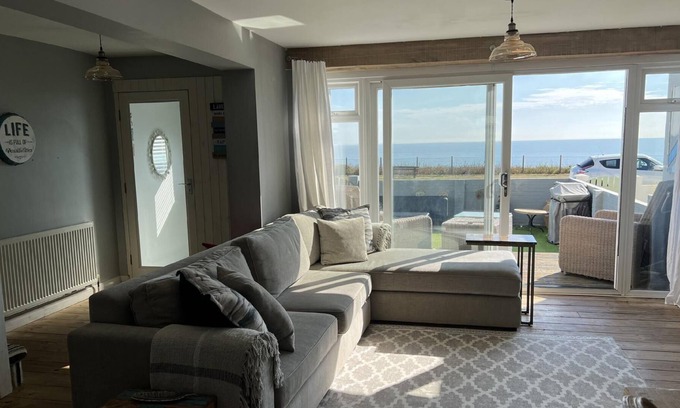 Peacehaven Casa | Sea Facing 2BD Terraced Home - Peacehaven
