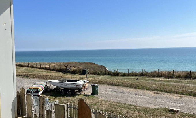 Peacehaven Cabaña | Sea Facing 2BD Terraced Home - Peacehaven