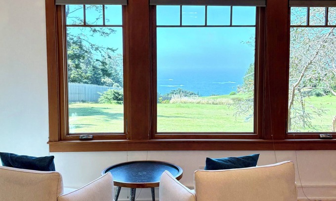 Little River Cabaña | Sea Fox Cottage -Secluded Ocean View Retreat with private garden and fireplace