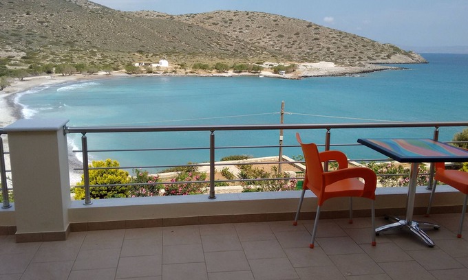 Pefki Apartamento | Apartamento frente al mar en la playa de Tholos y la bahía de Mirabello